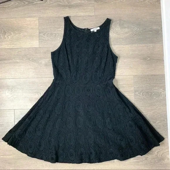 BB Dakota Renley Mini Dress Lace Fit & Flare Black Lace Cocktail Size 10 - Picture 3 of 16